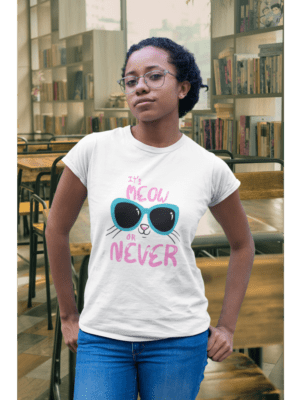 Camiseta It´s Meow or Never Feminina
