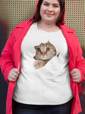 Camiseta Plus Size Gato Saindo