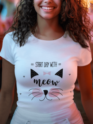 Camiseta Start Day With Meow Feminina