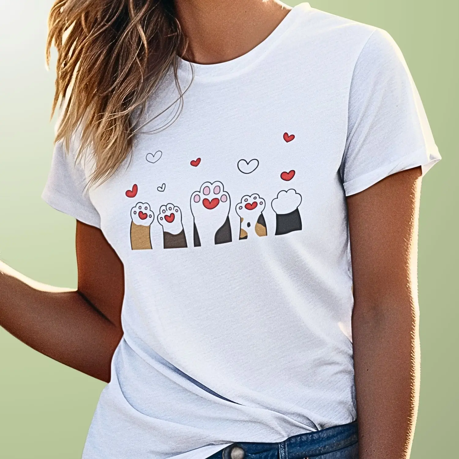 Camiseta com desenho de patas de gato e corações - Cat Paws and Hearts